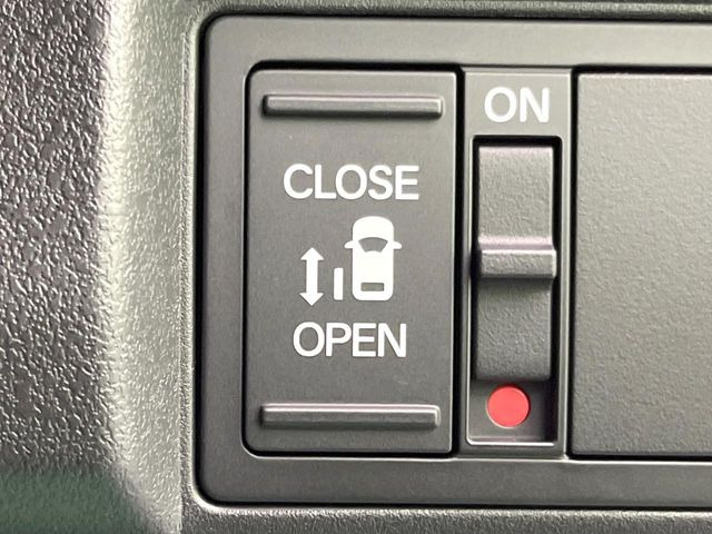【パワースライドドア】スマートキーや運転席のスイッチでスライドドアの開閉が可能♪電動だから力を入れてドアを開ける必要が無く、小さいお子様でも、重い荷物を持っている時もラクに開け閉めできます♪