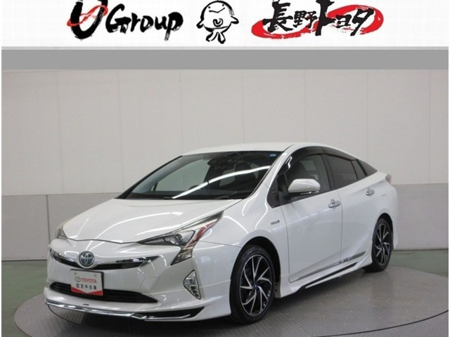 プリウス1.8 A プレミアム ツーリングセレクション E-Four 4WD