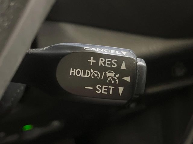 【レーダークルーズコントロール】高速道路での長距離走行が楽に!!自動で速度を保つクルーズコントロールが、衝突軽減システムと連携し、前方の車両を感知して車間を保つように速度調節してくれます!!