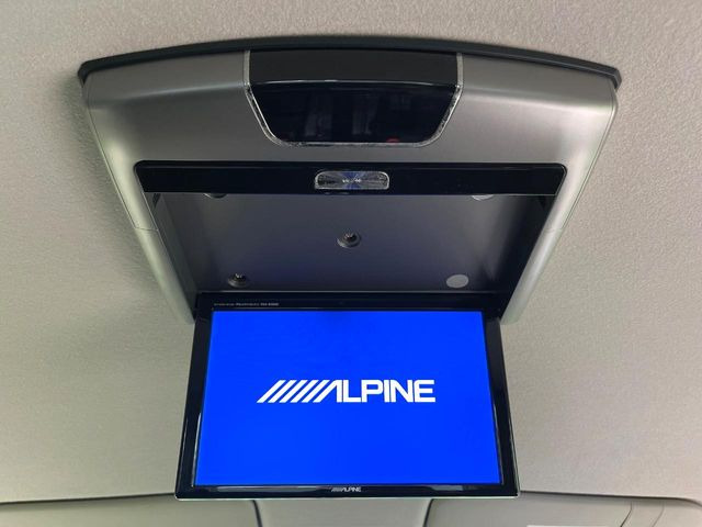 【フリップダウンモニター】大画面モニターで後席でもエンタメをお楽しみいただけます。小さなお子様にも大人気の装備です♪