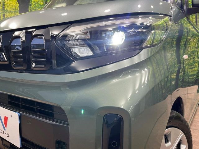 【LEDヘッドライト】悪天候や夜間走行時も良好な視界を確保し安心して運転できる高輝度LEDヘッドライトを装備!点灯速度が早く、消費電力も抑えられています。