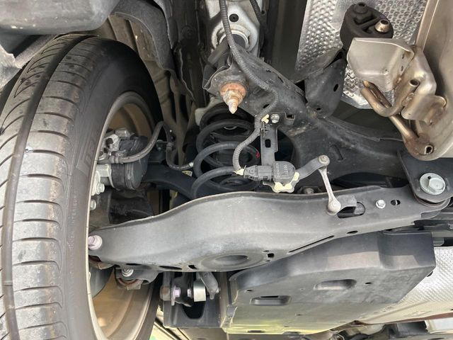 お車を安心してお乗りいただく為には、足回りの定期点検が欠かせません。サービスサポート(有償保証)では無料点検もご提供しており、安心のカーライフをお過ごしいただけるサポート体制が整っています。