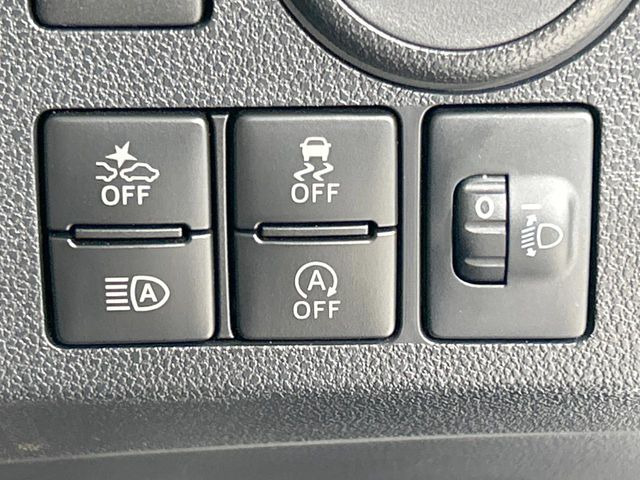 【スマートアシスト】走行中に前方の車両等を認識し、衝突しそうな時は警報とブレーキで衝突回避と被害軽減をアシスト。より安全にドライブをお楽しみいただけます。