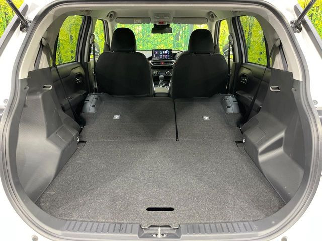 普段のお買い物や通勤、送迎等に十分な荷室スペースを確保しております。セカンドシートを倒すと、大きな荷物の積載も可能です♪