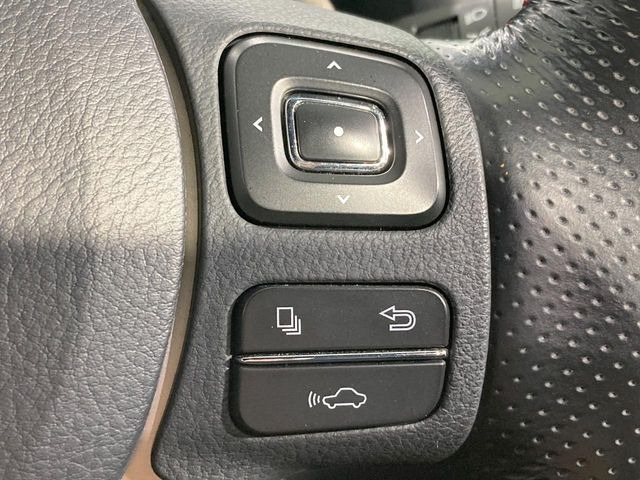 【レーダークルーズコントロール】高速道路での長距離走行が楽に!!自動で速度を保つクルーズコントロールが、衝突軽減システムと連携し、前方の車両を感知して車間を保つように速度調節してくれます!!