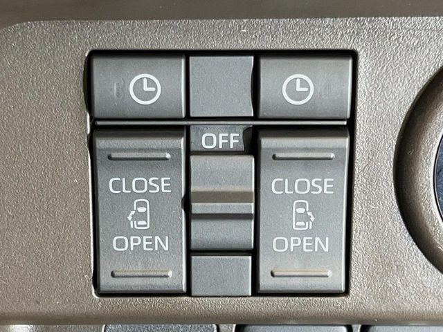 【両側パワースライドドア】スマートキーや運転席のスイッチで後席両側スライドドアの開閉が可能♪電動だから力を入れてドアを開ける必要が無く、小さなお子様でも簡単に開け閉めでき快適です♪