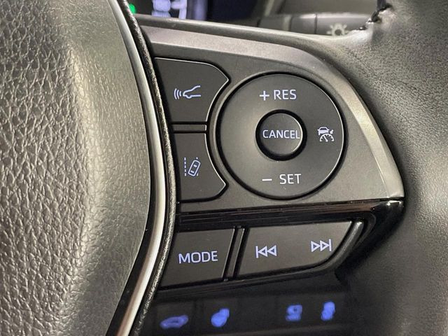 【レーダークルーズコントロール】高速道路での長距離走行が楽に!!自動で速度を保つクルーズコントロールが、衝突軽減システムと連携し、前方の車両を感知して車間を保つように速度調節してくれます!!