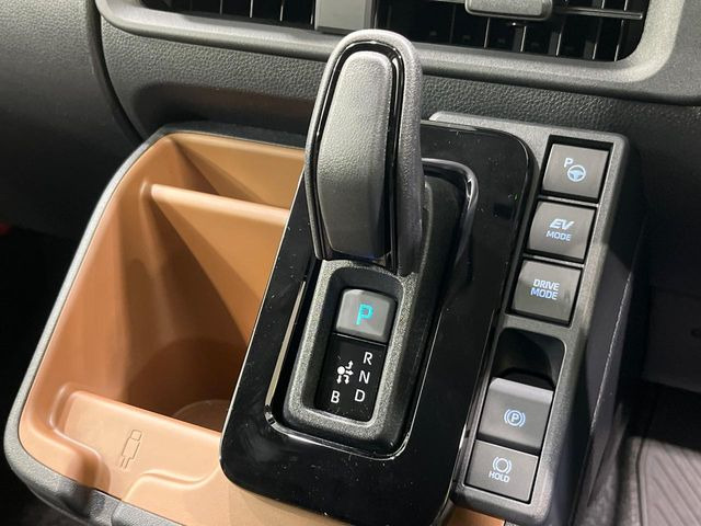 【駐車支援システム】駐車スペースを検知し、スムーズな駐車をアシスト。狭いスペースへの駐車など、駐車に自信の無い方におすすめの機能です♪