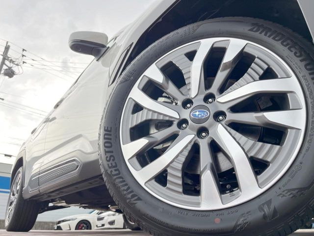 �y����19�C���`�A���~�z�C�[���z�O�ςɃ}�b�`���������A���~�z�C�[���𑕒����Ă���܂��B�e��ЊO�A���~�z�C�[����A�X�^�b�h���X�^�C�����戵�����Ă���܂��B���񂲑��k����������