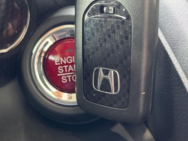 �yHonda�X�}�[�g�L�[�z�J�o����|�P�b�g�ɓ��ꂽ�܂܂ł��h�A�̎{���E�������\�ȃX�}�[�g�L�[�𑕔��B�G���W���̃I���E�I�t�����J�M�����o���K�v����������Ƃ��Ă��֗��ł���
