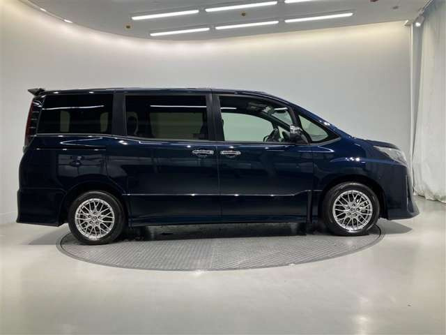 ノア1.8 ハイブリッド Si W×B II