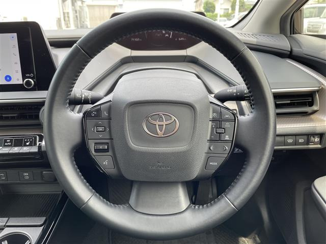 プリウス2.0 G E-Four 4WD