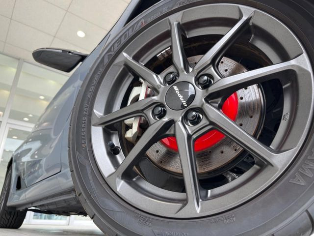 �y����15�C���`�A���~�z�C�[���z�O�ςɃ}�b�`���������A���~�z�C�[���𑕒����Ă���܂��B�e��ЊO�A���~�z�C�[����A�X�^�b�h���X�^�C�����戵�����Ă���܂��B���񂲑��k����������