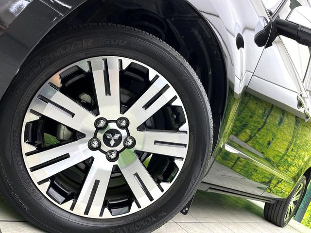 �y����18�C���`�A���~�z�C�[���z�O�ςɃ}�b�`���������A���~�z�C�[���𑕒����Ă���܂��B�e��ЊO�A���~�z�C�[����A�X�^�b�h���X�^�C�����戵�����Ă���܂��B���񂲑��k����������