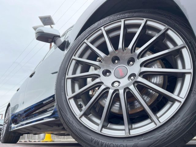 �y����18�C���`�A���~�z�C�[���z�O�ςɃ}�b�`���������A���~�z�C�[���𑕒����Ă���܂��B�e��ЊO�A���~�z�C�[����A�X�^�b�h���X�^�C�����戵�����Ă���܂��B���񂲑��k����������