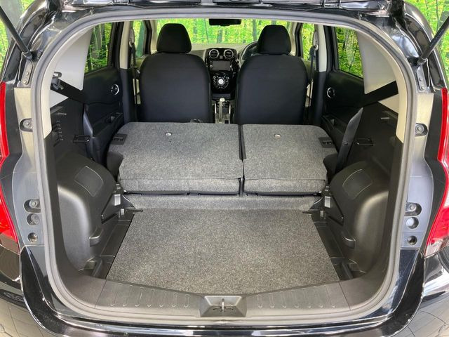普段のお買い物や通勤、送迎等に十分な荷室スペースを確保しております。セカンドシートを倒すと、大きな荷物の積載も可能です♪
