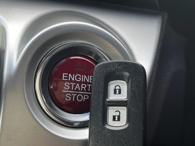 �yHonda�X�}�[�g�L�[�z�J�o����|�P�b�g�ɓ��ꂽ�܂܂ł��h�A�̎{���E�������\�ȃX�}�[�g�L�[�𑕔��B�G���W���̃I���E�I�t�����J�M�����o���K�v����������Ƃ��Ă��֗��ł���