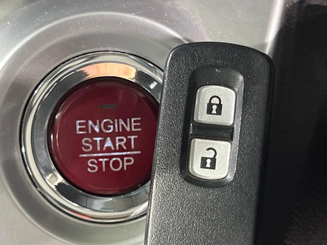 �yHonda�X�}�[�g�L�[�z�J�o����|�P�b�g�ɓ��ꂽ�܂܂ł��h�A�̎{���E�������\�ȃX�}�[�g�L�[�𑕔��B�G���W���̃I���E�I�t�����J�M�����o���K�v����������Ƃ��Ă��֗��ł���
