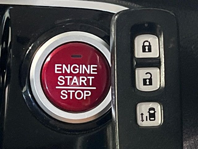 �yHonda�X�}�[�g�L�[�z�J�o����|�P�b�g�ɓ��ꂽ�܂܂ł��h�A�̎{���E�������\�ȃX�}�[�g�L�[�𑕔��B�G���W���̃I���E�I�t�����J�M�����o���K�v����������Ƃ��Ă��֗��ł���