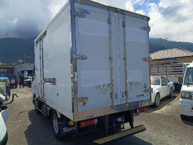 キャンター冷蔵冷凍車
