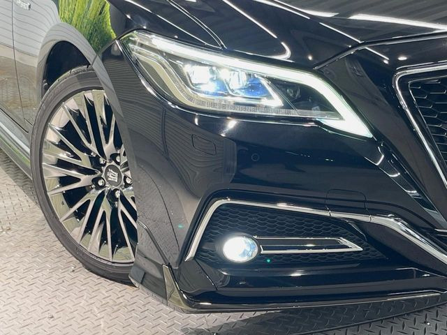 【三眼LEDヘッドライト】スタイリッシュな見た目の三眼LEDヘッドライトを装備♪スタイルだけでなく、夜間の走行も視界良好で安心してお乗りいただけます。