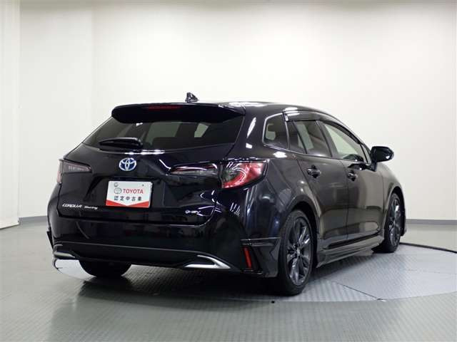 カローラツーリング1.8 ハイブリッド W×B E-Four 4WD
