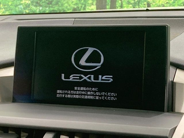 【メーカー純正ナビ】インテリアに溶け込むスタイリッシュな「専用設計」メーカーナビを装備♪視認性や操作性など基本性能にも優れ、より上質なカーライフをお楽しみいただけます。