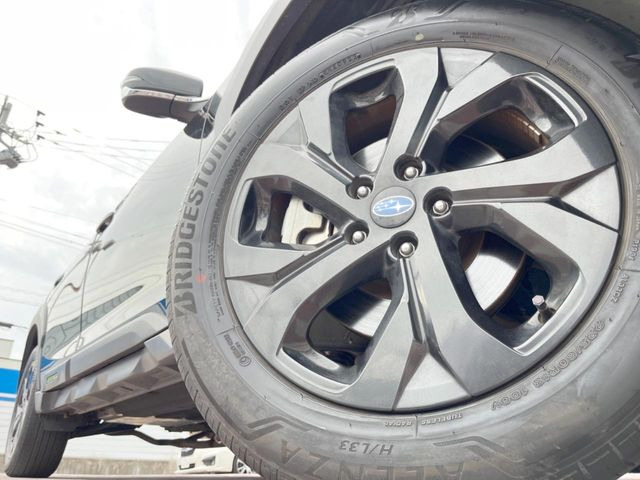 �y����18�C���`�A���~�z�C�[���z�O�ςɃ}�b�`���������A���~�z�C�[���𑕒����Ă���܂��B�e��ЊO�A���~�z�C�[����A�X�^�b�h���X�^�C�����戵�����Ă���܂��B���񂲑��k����������