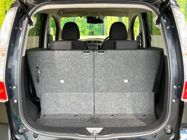 普段のお買い物や通勤、送迎等に十分な荷室スペースを確保しております。セカンドシートを倒すと、大きな荷物の積載も可能です♪