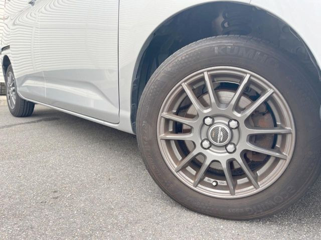 �y14�C���`�A���~�z�C�[���z�O�ςɃ}�b�`�����A���~�z�C�[���𑕒����Ă���܂��B�e��A���~�z�C�[����A�X�^�b�h���X�^�C�����戵�����Ă���܂��B���񂲑��k����������
