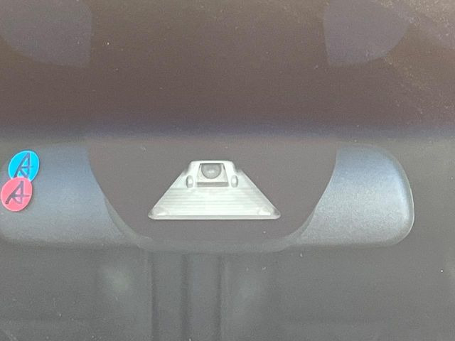 【ホンダセンシング】走行中に前方の車両等を認識し、衝突しそうな時は警報とブレーキで衝突回避と被害軽減をアシスト。より安全にドライブをお楽しみいただけます。