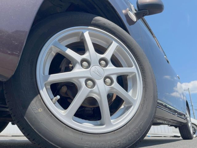 �y�����A���~�z�C�[���z�O�ςɃ}�b�`���������A���~�z�C�[���𑕒����Ă���܂��B�e��ЊO�A���~�z�C�[����A�X�^�b�h���X�^�C�����戵�����Ă���܂��B���񂲑��k����������