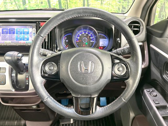 【クルーズコントロール】高速道路もラクラク走行。アクセルを離しても一定速度で走行ができ、長距離運転時の負担を軽減!加速・減速も簡単なスイッチ操作で調整できます。