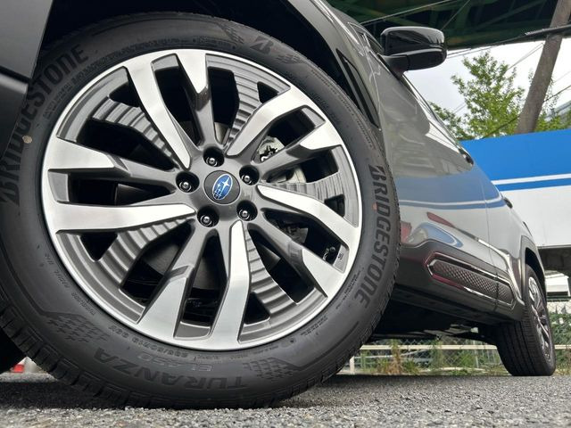 �y����18�C���`�A���~�z�C�[���z�O�ςɃ}�b�`���������A���~�z�C�[���𑕒����Ă���܂��B�e��ЊO�A���~�z�C�[����A�X�^�b�h���X�^�C�����戵�����Ă���܂��B���񂲑��k����������