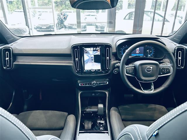 XC40ウルトラ B4 AWD ダークエディション 4WD