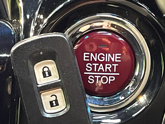 �yHonda�X�}�[�g�L�[�z�J�o����|�P�b�g�ɓ��ꂽ�܂܂ł��h�A�̎{���E�������\�ȃX�}�[�g�L�[�𑕔��B�G���W���̃I���E�I�t�����J�M�����o���K�v����������Ƃ��Ă��֗��ł���