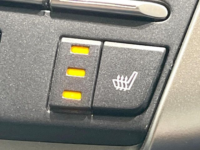 【シートヒーター】寒い日に重宝するシートヒーター!エアコンより早く温まってくれるので寒がりの人も安心ですね♪エアコンの温風は乾燥するから苦手、という方にもをおすすめです。