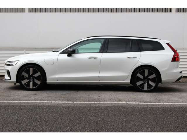 V60ウルトラ T6  AWD プラグインハイブリッド 4WD