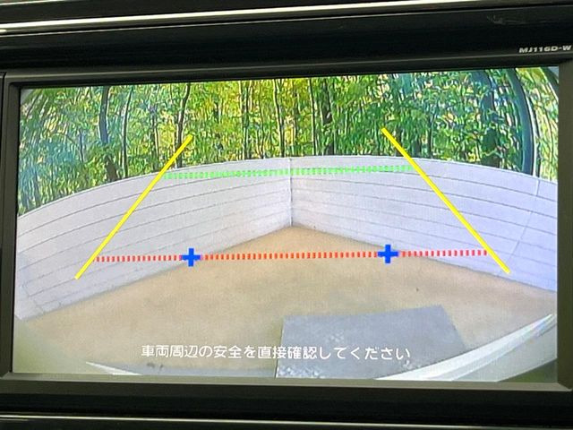 【バックカメラ】駐車時に後方がリアルタイム映像で確認できます。大型商業施設や立体駐車場での駐車時や、夜間のバック時に大活躍!運転スキルに関わらず、今や必須となった装備のひとつです!