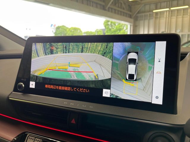 【パノラミックビューモニター】専用のカメラにより、上から見下ろしたような視点で360度クルマの周囲を確認することができます☆死角部分も確認しやすく、狭い場所での切り返しや駐車もスムーズに行えます。