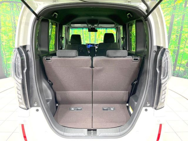 普段のお買い物や通勤、送迎等に十分な荷室スペースを確保しております。セカンドシートを倒すと、大きな荷物の積載も可能です♪