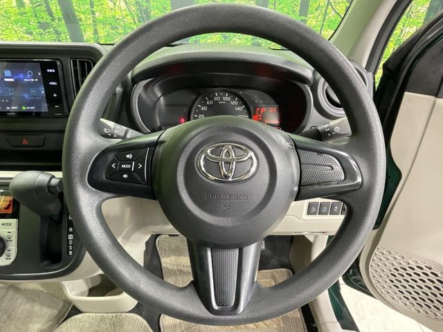 �C���e���A�ɍ��킹���f�U�C���̃X�e�A�����O�́A�^�]�������̂��Ƃ��l���A�^�]���₷���`��A�傫���ł��B�����x�A���ۂɐG���Ă��m���߂��������B