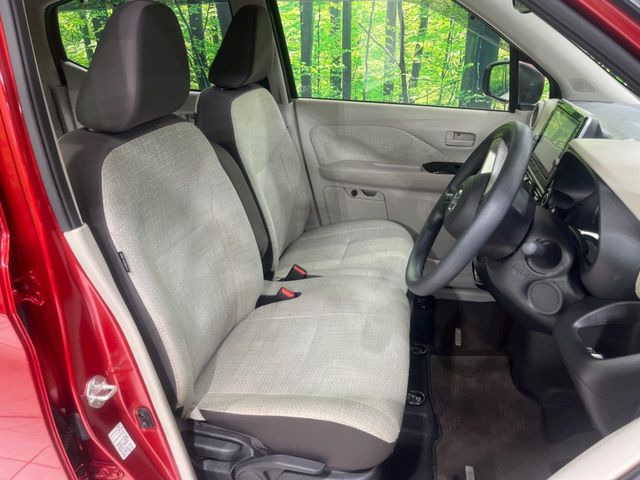 運転席シート廻りは使用感も少なく、良好な状態となっています。丁寧に使われていたことがよくわかりますね。