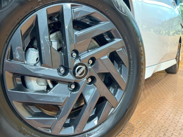 �y����16�C���`�A���~�z�C�[���z�O�ςɃ}�b�`���������A���~�z�C�[���𑕒����Ă���܂��B�e��ЊO�A���~�z�C�[����A�X�^�b�h���X�^�C�����戵�����Ă���܂��B���񂲑��k����������