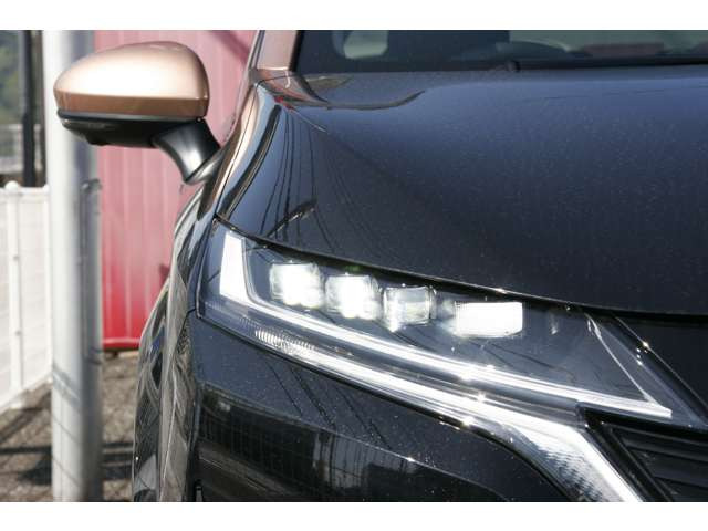 ノートオーラ1.2 G FOUR レザーエディション 4WD
