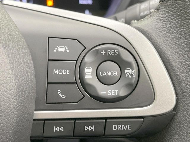 【レーダークルーズコントロール】高速道路での長距離走行が楽に!!自動で速度を保つクルーズコントロールが、衝突軽減システムと連携し、前方の車両を感知して車間を保つように速度調節してくれます!!