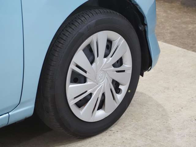 タイヤのホイールの細かいところまでキレイいにしてからお渡しします!