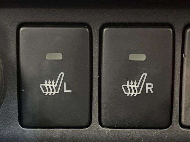 【シートヒーター】寒い日に重宝するシートヒーター!エアコンより早く温まってくれるので寒がりの人も安心ですね♪エアコンの温風は乾燥するから苦手、という方にもをおすすめです。
