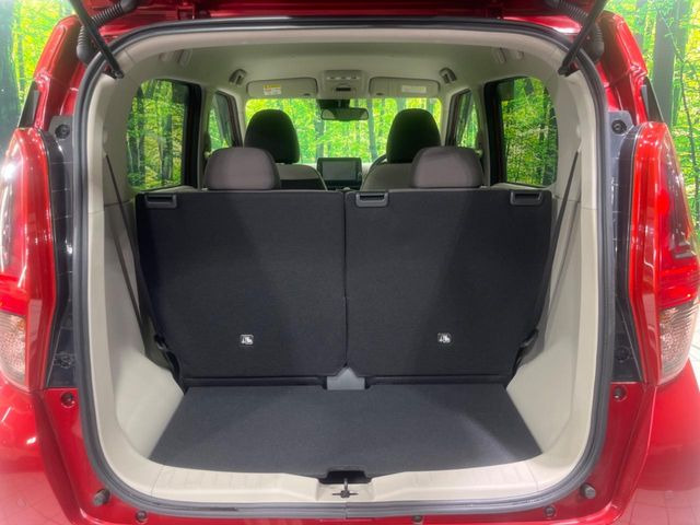 普段のお買い物や通勤、送迎等に十分な荷室スペースを確保しております。セカンドシートを倒すと、大きな荷物の積載も可能です♪