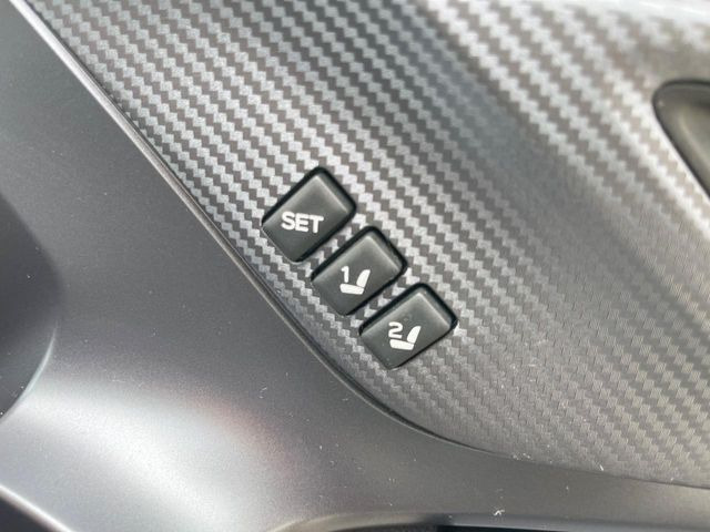 【メモリー機能付きパワーシート】ドライバーごとに設定したシート位置を記憶して、ボタン一つで切り替えできる便利な機能!運転する方が複数名いらっしゃるご家庭におすすめです♪